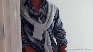 Парень отымел подругу в спальне после ее дня рождения